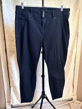 Torrid Black Jegging Size 18S Short High Rise Stretch Plus Size Denim